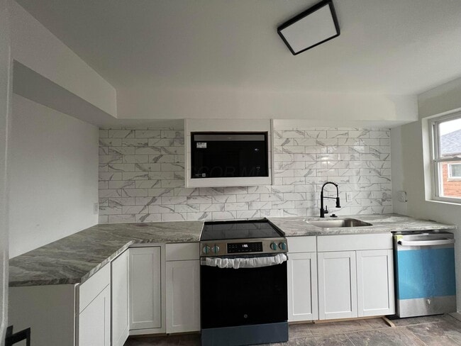 Building Photo - 50 N Hampton Rd