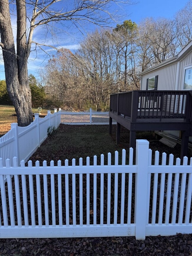 Building Photo - 3 Bedroom || 2 Bathroom in Concord