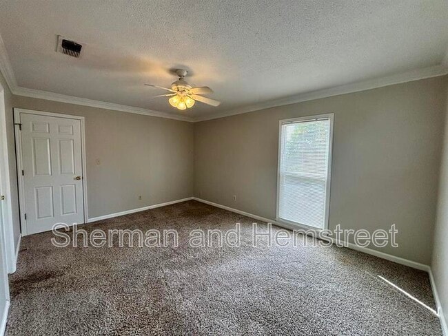 Building Photo - 2139 Holt St