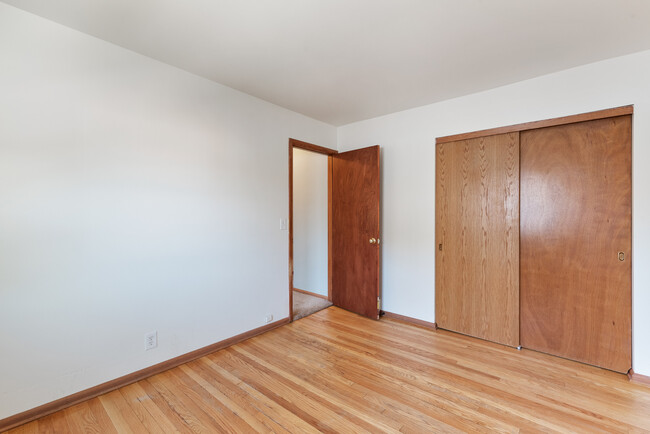 Bedroom - 2827 W Oriole Dr