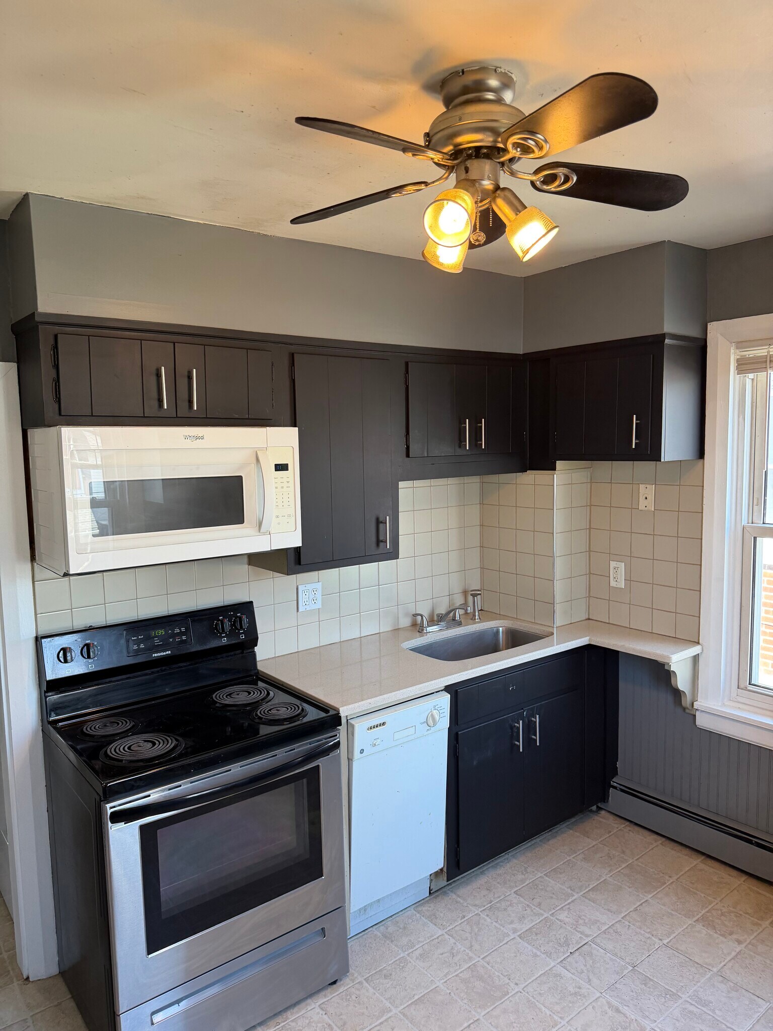 Building Photo - 1212 E Philadelphia Ave