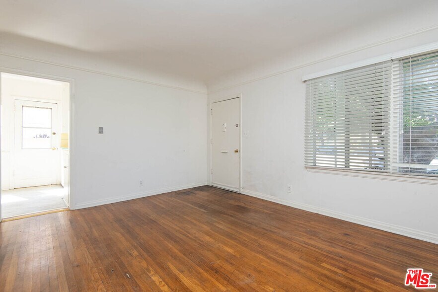 Building Photo - 2628 S Barrington Ave