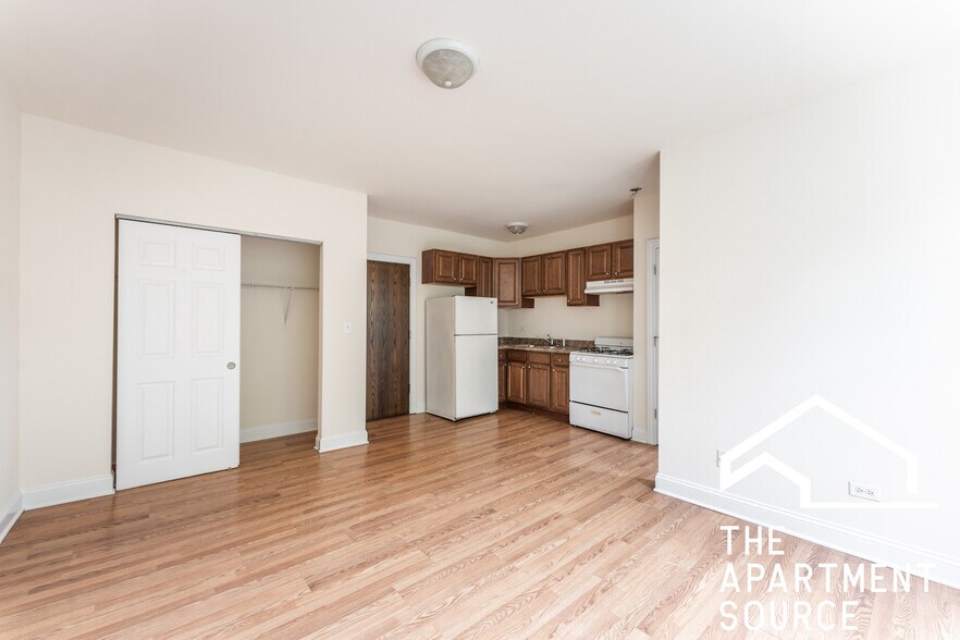 Building Photo - 2606 N Kimball Ave