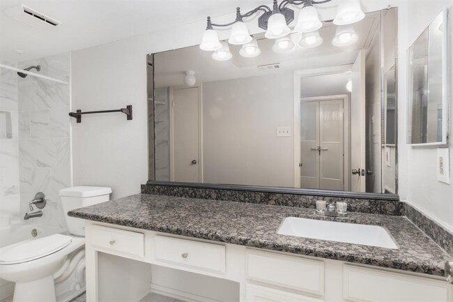 Building Photo - 10555 Turtlewood Ct