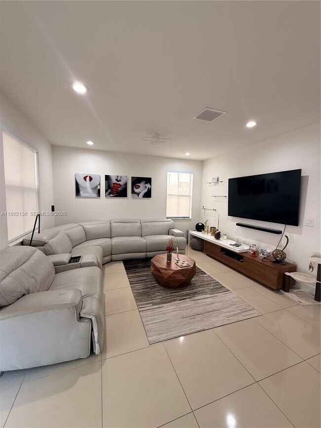 Building Photo - 8640 NW 101st Pl