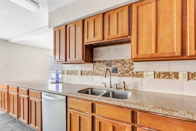 Building Photo - 7214 Dogwood Trail Dr