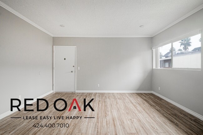 Building Photo - 15405 Vanowen St