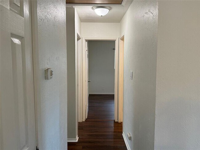 Building Photo - 4407 E Stassney Ln