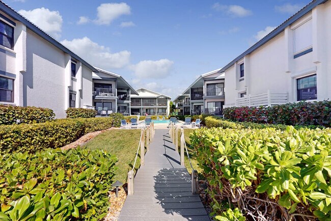 Building Photo - 2811 Gulf Dr N
