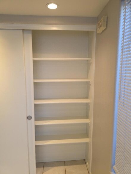 Building Photo - 3920 E Morrow Dr