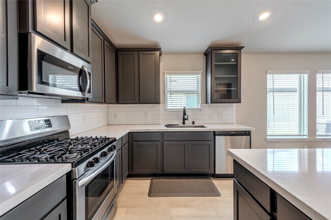 Building Photo - 250 Eagleville Dr