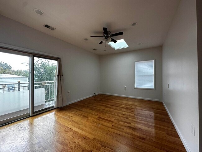 Building Photo - 134 Bostwick Ave