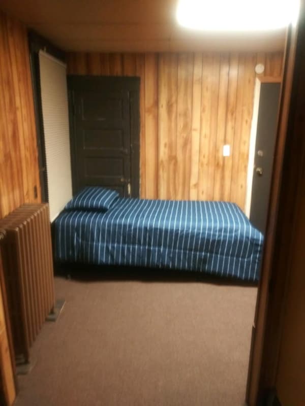 Building Photo - 18336 W Jefferson Ave