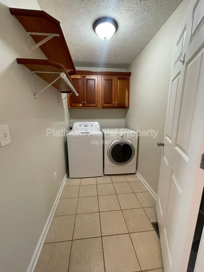 Building Photo - 265 Hound Dog Ln