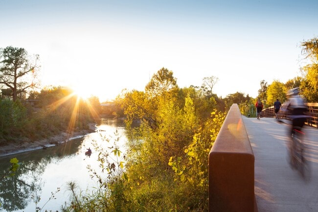 Explore Buffalo Bayou Park Steps Away from Memorial Heights - Memorial Heights