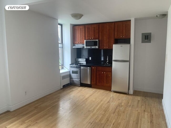 Primary Photo - 100 W 85th St