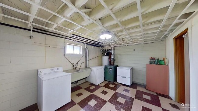 Building Photo - 4030 S Fox St