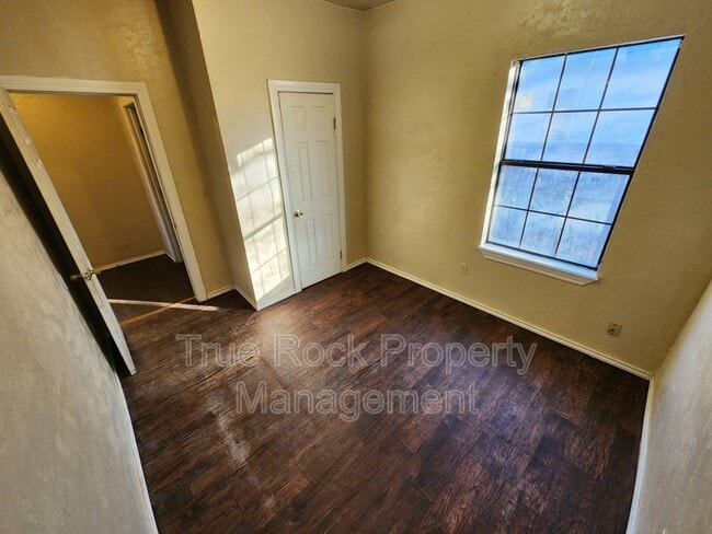 Building Photo - 913 N Highland Ave