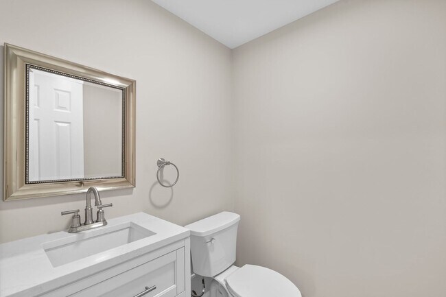 Building Photo - 3 Bed 2.5 Bath - Gaithersburg Townhome - Completely Renovated
