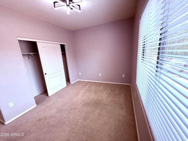 Building Photo - 705 W Queen Creek Rd