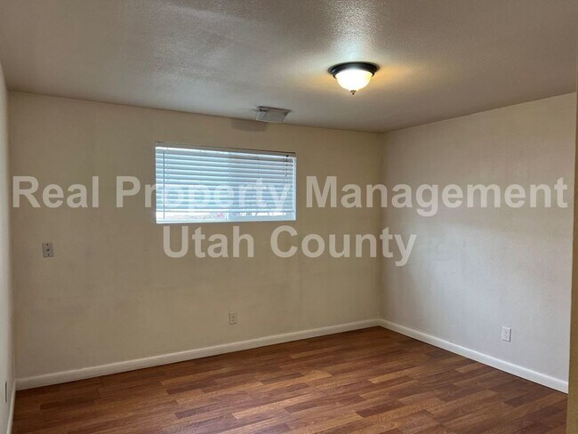 Building Photo - 1009 W 675 N