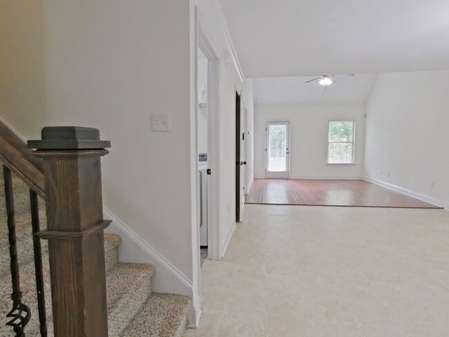 Building Photo - 528 Scenic Dr