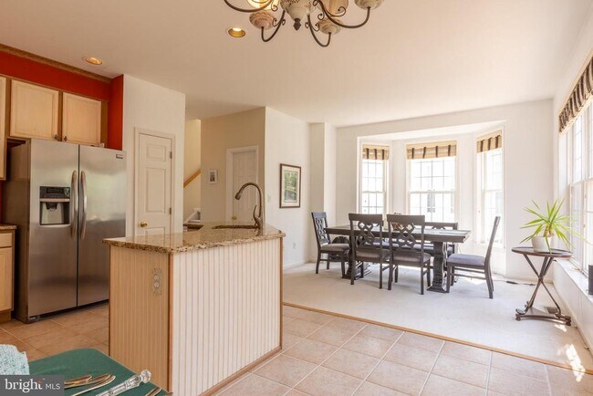 Building Photo - 536 E Boxborough Dr