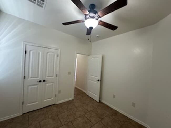 Building Photo - 4715 Zeno Pl