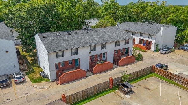 Primary Photo - 3 Bed 2 Bath unit Close to Downtown