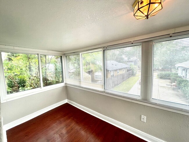 Building Photo - Nice 1 Bed 1 Bath Second Floor Orlando Ren...