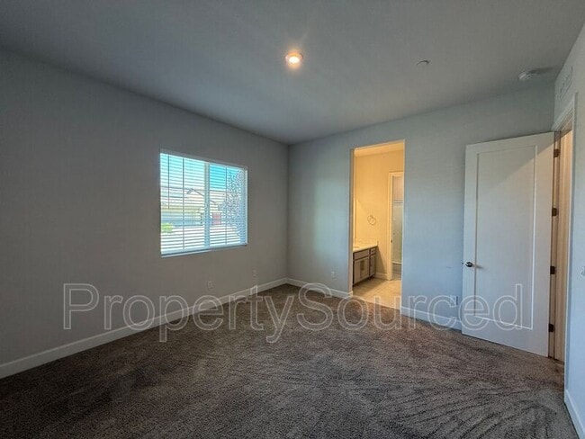 Building Photo - 614 Madrone St