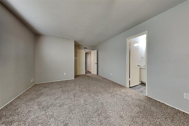 Building Photo - 18311 Navajo Trail Dr