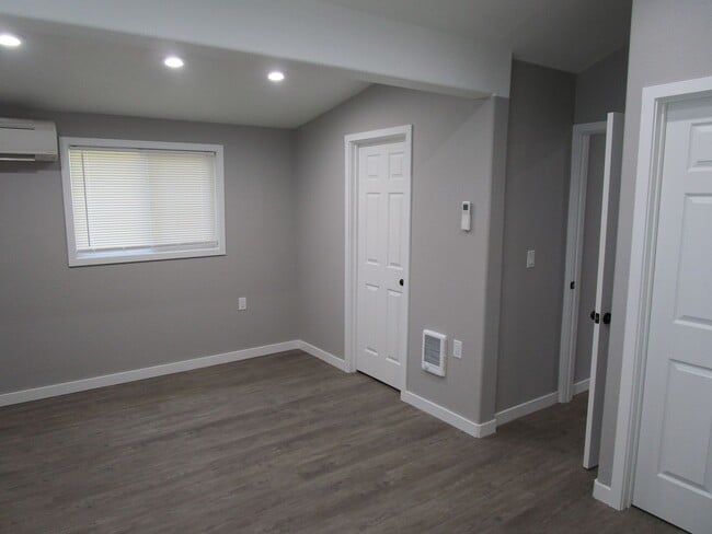 Building Photo - Completely Remodeled 2 Bedroom, 2 Bathroom...