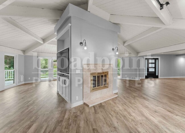 Building Photo - 2113 Sleepy Hollow Rd