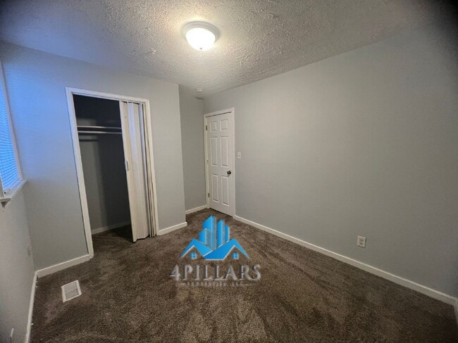 Building Photo - 1311 E Columbus Dr