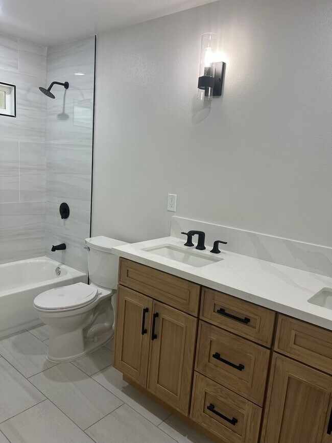 Building Photo - Brand New Detached 3 Bed/2 Bath Home-Central AC +In-Unit Laundry-Riverside