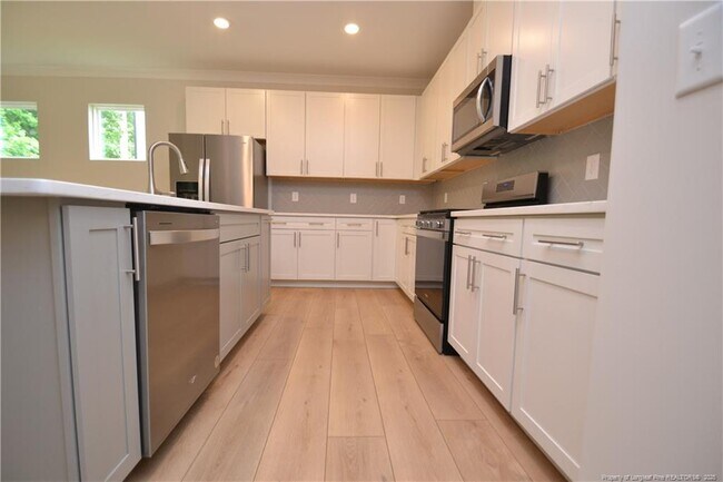 Building Photo - 2129 Seneca Dr