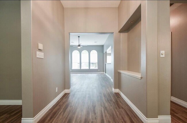 Building Photo - 18 E Knightsbridge Dr