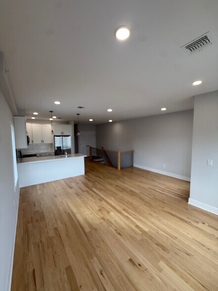 Unit 3 - 6009 Jefferson St