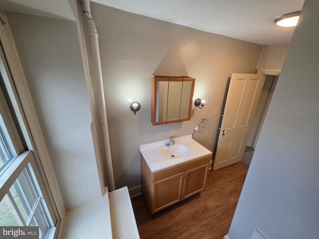 Building Photo - 2022 E Main St