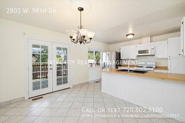 Building Photo - 2801 W 98th Dr