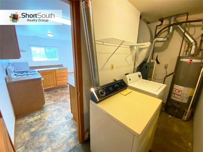 Building Photo - 4 bed 2 bath Single Family Home