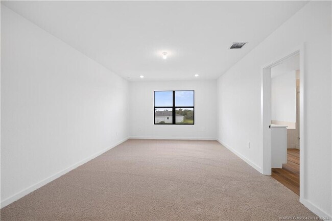 Building Photo - 2048 NE Ocean Dunes Dr