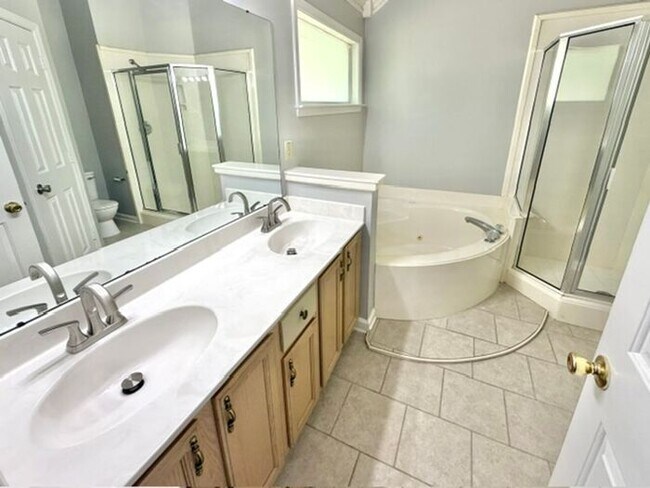 Building Photo - Coming Soon! Spacious 3 Bedroom 2 Bath Home In Southeast Memphis