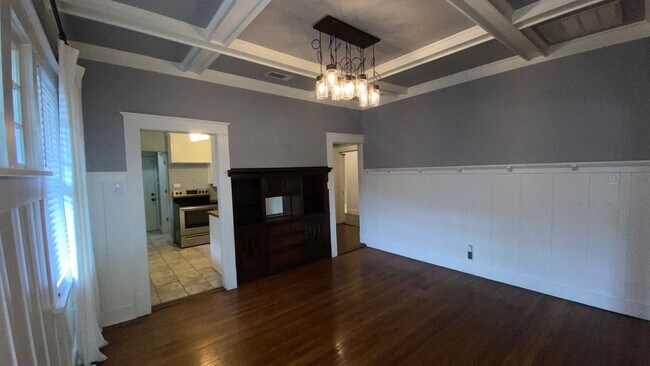 Building Photo - Charming Fairmount Bungalow