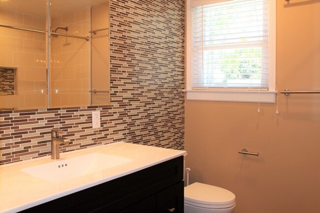 Building Photo - Beautifully Renovated San Mateo Bungalow w...