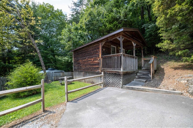 Building Photo - 496 Pearl Ln