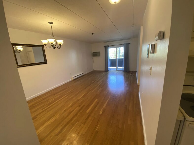 Building Photo - 179 Presidents Ln
