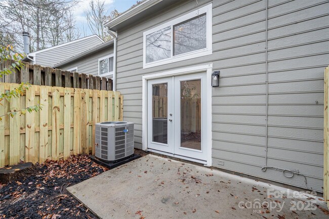 Building Photo - 3312 Heathstead Place