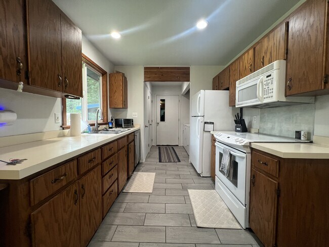 Building Photo - 33297 Stoney Creek Ave